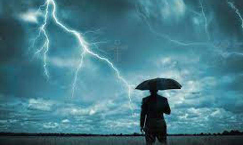 இடி, மின்னலின் போது வெட்ட வெளியில் நிற்க கூடாது