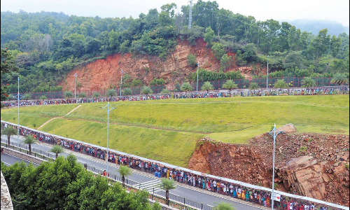 திருப்பதியில் தரிசனத்திற்கு 40 மணி நேரத்திற்கு மேல் காத்திருக்கும் பக்தர்கள்