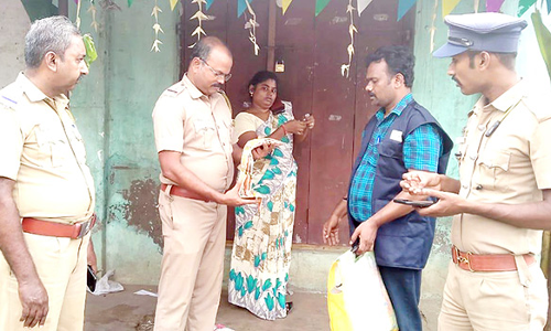 புகையிலை பொருட்கள் விற்ற கடைகளுக்கு சீல்