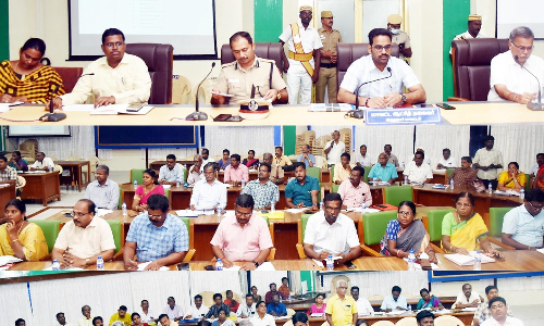 வடகிழக்கு பருவமழை முன்னெச்சரிக்கை நடவடிக்கைகள் குறித்து கலெக்டர் ஆலோசனை