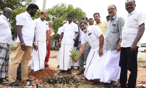 கடையநல்லூர் நகராட்சி சார்பில் மரக்கன்றுகள் நடும் விழா