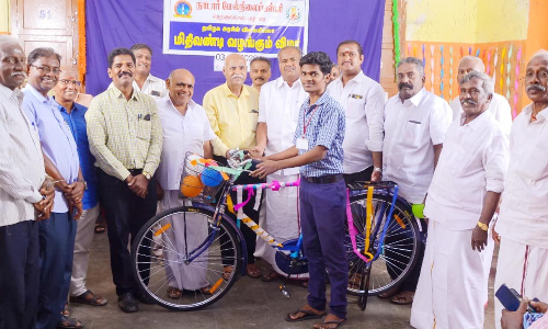 நாடார் மேல்நிலைப்பள்ளியில் இலவச சைக்கிள் வழங்கல்