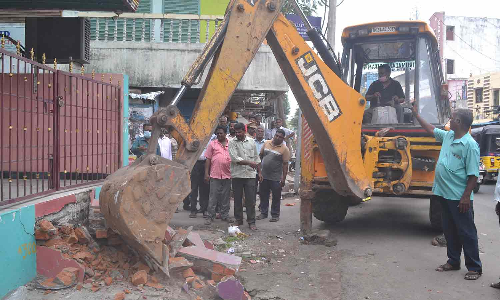 புதுவையில் ஆக்கிரமிப்புகள் அகற்றம்