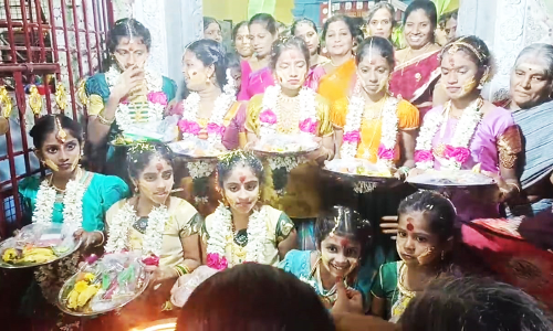 அம்மனின் 9 அவதார வேடத்தில் சிறுமிகள்