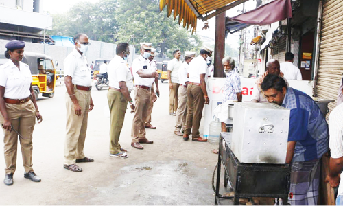 வேலூரில் நெரிசலை தவிர்க்க ஆற்காடு சாலையில் நின்ற 120 பைக்குகளுக்கு அபராதம்