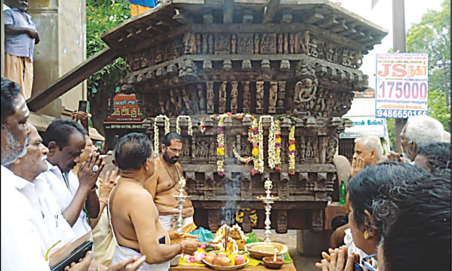 பண்ருட்டி வரதராஜபெருமாள் கோவில் தேர் சீரமைப்பு பணி தொடங்கியது பண்ருட்டி வரதராஜபெருமாள் கோவில் தேர் சீரமைப்பு பணி தொடங்கியது