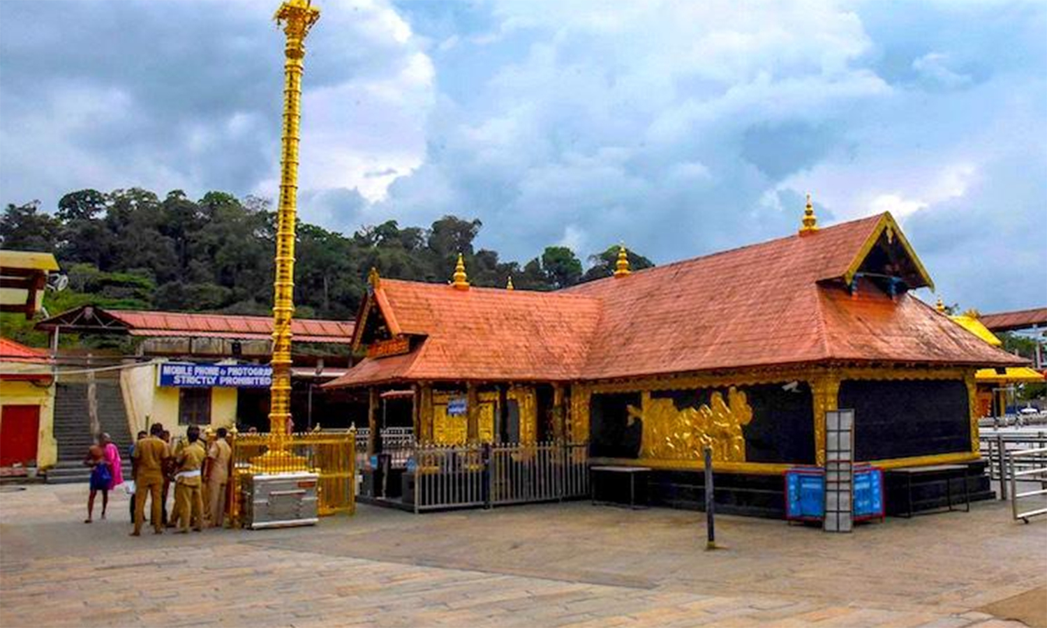 சபரிமலையில் மண்டல பூஜை, மகர விளக்கு தரிசனத்திற்கான ஆன்லைன் முன்பதிவு இன்று தொடங்கியது சபரிமலையில் மண்டல பூஜை, மகர விளக்கு தரிசனத்திற்கான ஆன்லைன் முன்பதிவு இன்று தொடங்கியது