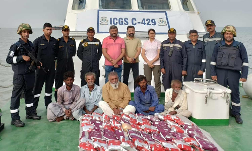 பாகிஸ்தானில் இருந்து கடத்தி வந்த ரூ.360 கோடி ஹெராயின் பறிமுதல் - குஜராத் போலீசார் அதிரடி