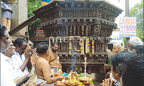 பண்ருட்டி வரதராஜபெருமாள் கோவில் தேர் சீரமைப்பு பணி தொடங்கியது