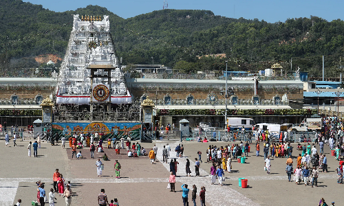 சனி, ஞாயிற்றுக்கிழமைகளில் தரிசனத்திற்கு வருவதை தவிர்க்க திருப்பதி தேவஸ்தானம் வேண்டுகோள்