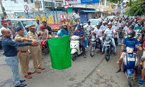 ஹெல்மெட் விழிப்புணர்வு பேரணி