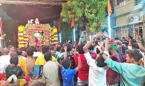 தூத்துக்குடி நகர வீதிகளில் அனைத்து அம்பாள்களின் அருட்சப்பர பவனி- பெண்கள் மாவிளக்கு ஏந்தி வழிபாடு