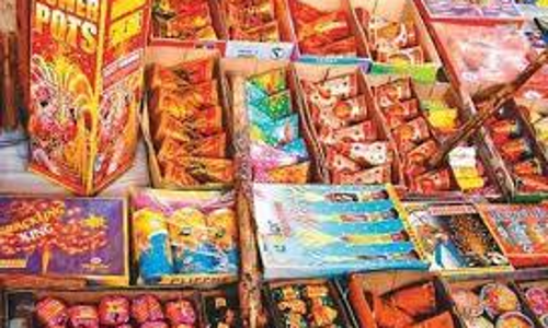 அனுமதி இல்லாமல் பட்டாசு விற்றால் கடும் நடவடிக்கை - ஆர்.டி.ஓ. எச்சரிக்கை