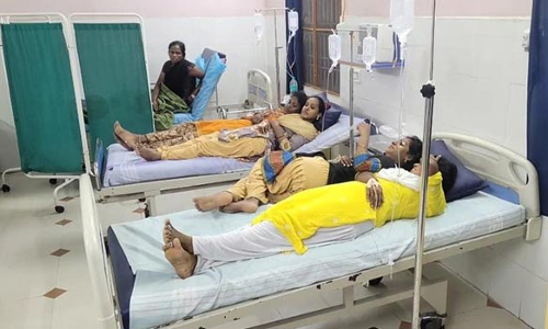 வாலாஜாபாத் அருகே பல்லி விழுந்த உணவை சாப்பிட்ட 30 பெண்களுக்கு வாந்தி-மயக்கம்