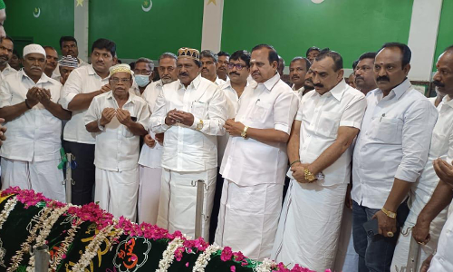 எடப்பாடி பழனிசாமி மீண்டும் முதல்-அமைச்சராக வரவேண்டி தர்காவில் சிறப்பு தொழுகை