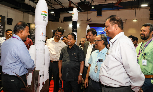 அமெரிக்கா, சோவியத் யூனியன் போல இந்தியாவும் விண்வெளி ஆய்வு, தொழில் நுட்பத்தில் முன்னணியில் இருந்து வருகிறது