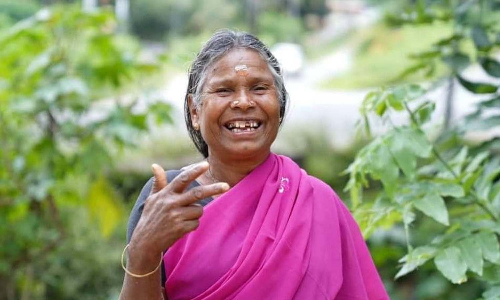 லண்டன் நகரில் வலம் வரும் நஞ்சம்மா.. பாராட்டும் ரசிகர்கள்..