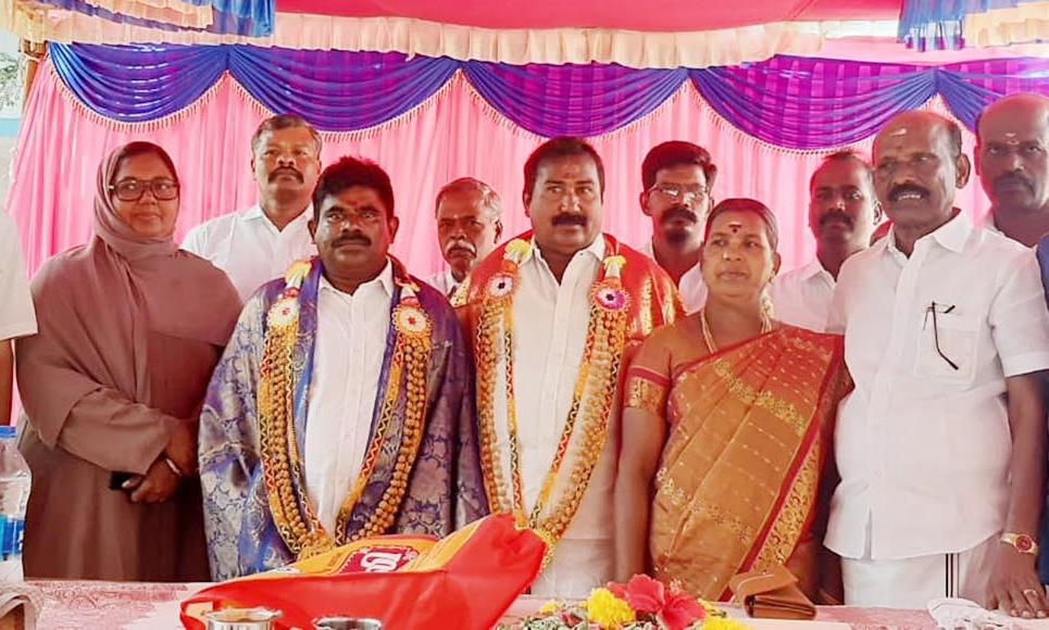 அரியனேந்தல் பஞ்சாயத்து தலைவருக்கு பாராட்டு விழா அரியனேந்தல் பஞ்சாயத்து தலைவருக்கு பாராட்டு விழா