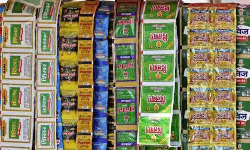 பல்லடம் அருகே சொகுசு காரில் குட்கா கடத்திய வாலிபர்