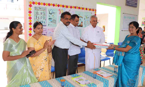 முதியோர் இல்லங்களுக்கு பிரண்ட்லைன் மில்லேயனியம் பள்ளி சார்பில் ரூ2.15 லட்சம் நிதி வழங்கப்பட்டது