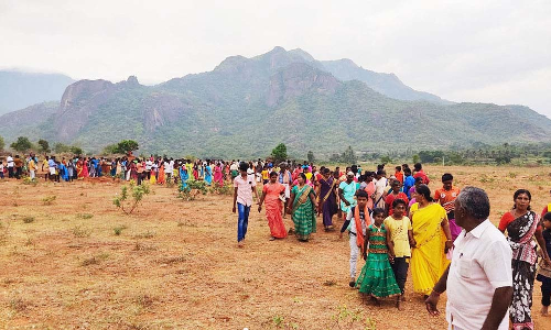 தோரணமலையில்  புரட்டாசி மாத பவுர்ணமி கிரிவலம்- திரளான பக்தர்கள் பங்கேற்பு