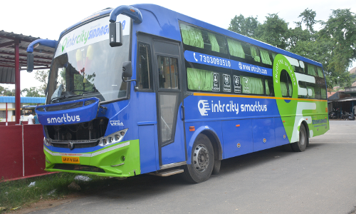 கிருஷ்ணகிரி வழியாக மதுரைக்கு  ஆம்னி பஸ்சில் குட்கா கடத்திய   டிரைவர் உள்பட 2 பேர் கைது