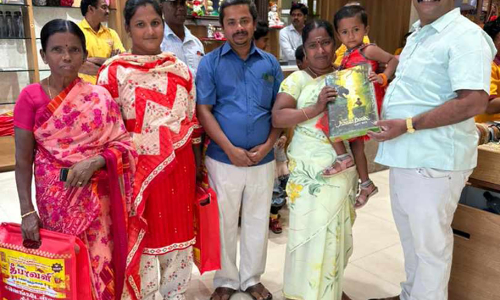 கிருஷ்ணகிரி ஸ்ரீ வெங்கடேஸ்வரா   சில்க்சில் தீபாவளி சிறப்பு விற்பனை