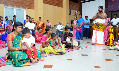 பாளை  புஷ்பலதா வித்யா மந்திர் பள்ளியில் வித்யாரம்பம்