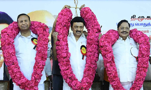 மு.க.ஸ்டாலின் டெல்லிக்கு போகாமலேயே இந்தியா முழுவதும் பிரபலமானார்- துரைமுருகன் பேச்சு