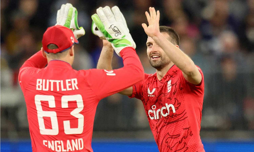 முதல் டி20 போட்டி - 8 ரன்கள் வித்தியாசத்தில் ஆஸ்திரேலியாவை வீழ்த்தியது இங்கிலாந்து