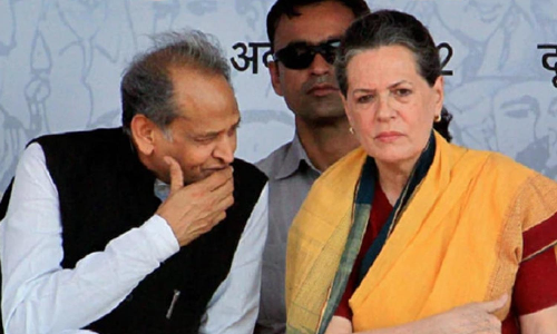 சோனியா காந்தி குடும்பத்தினர் மீது நாட்டு மக்கள் நம்பிக்கை வைத்துள்ளனர்- அசோக் கெலாட்