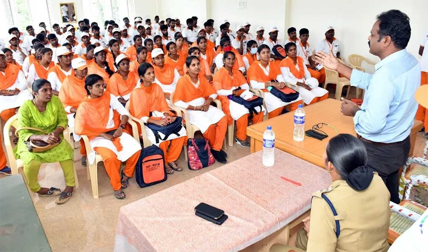 100 பேருக்கு இலவச ஓட்டுநர் பயிற்சி