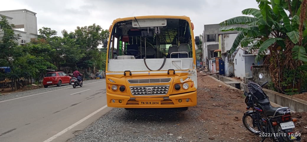 தனியார் கல்லூரி பஸ் மீது டிப்பர் லாரி மோதி விபத்து