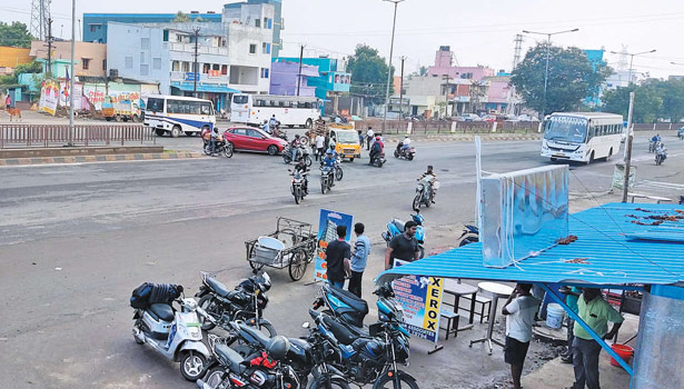 திருத்தேரி - பாரேரி இடையே சிக்னல் அமைக்க வேண்டும்: பொதுமக்கள் கோரிக்கை