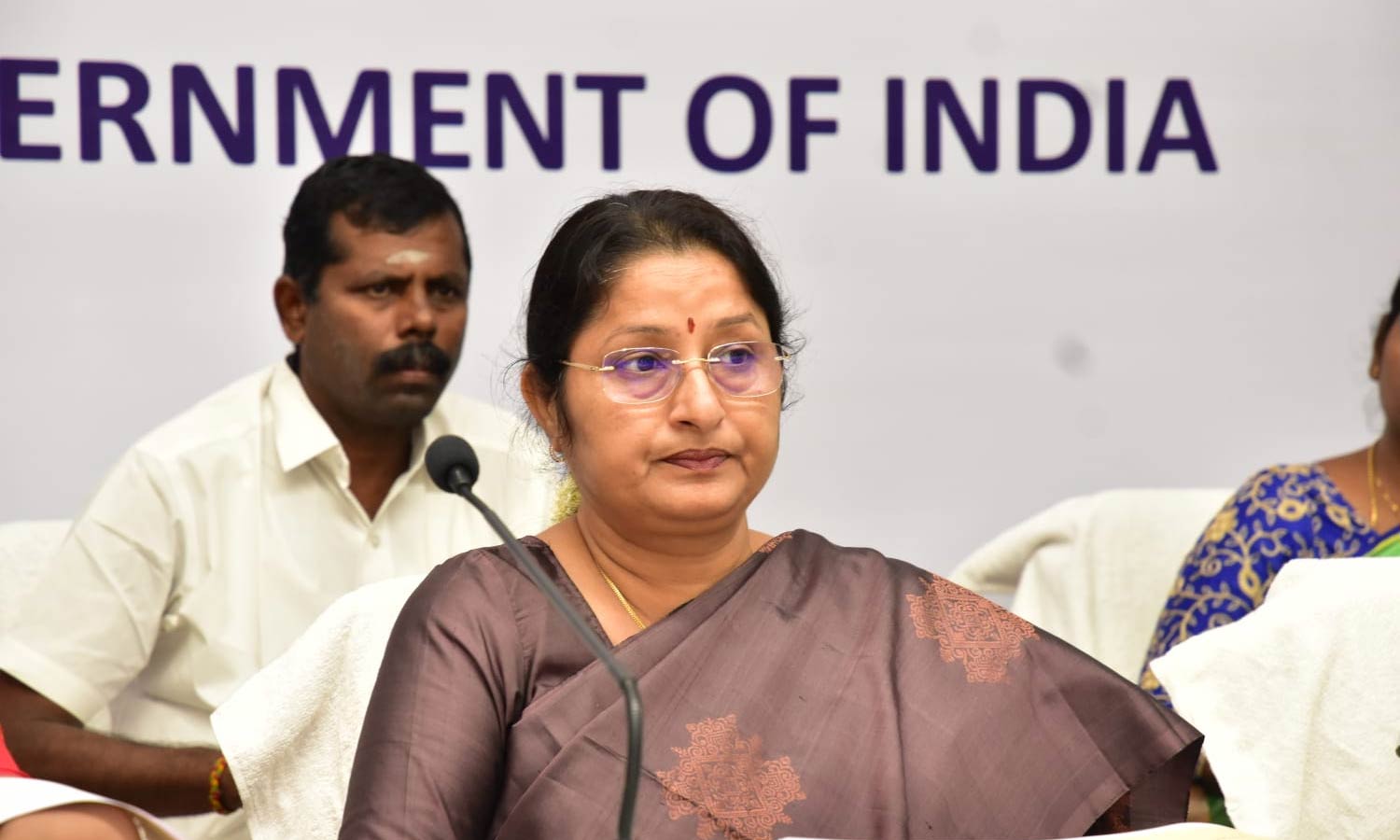 மத்திய அரசின் திட்டங்கள் குறித்து தமிழகம் முழுவதும் ஆய்வு நடைபெறுகிறது- மத்திய மந்திரி தகவல் மத்திய அரசின் திட்டங்கள் குறித்து தமிழகம் முழுவதும் ஆய்வு நடைபெறுகிறது- மத்திய மந்திரி தகவல்