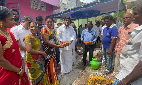 கழிவு நீர் வாய்க்கால் அமைக்கும் பணி