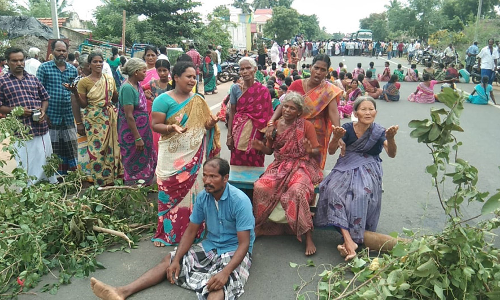 விபத்தில் சிறுவன் பலி   பொதுமக்கள் சாலை மறியல்