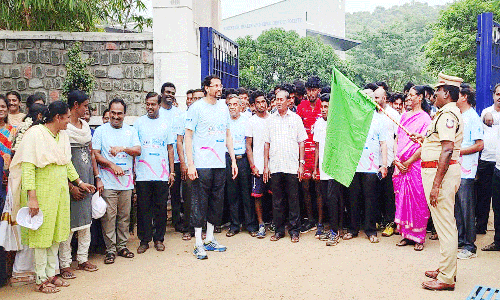 ஒட்டன்சத்திரத்தில் புகையிலைக்கு எதிராக மினி மாரத்தான் போட்டி