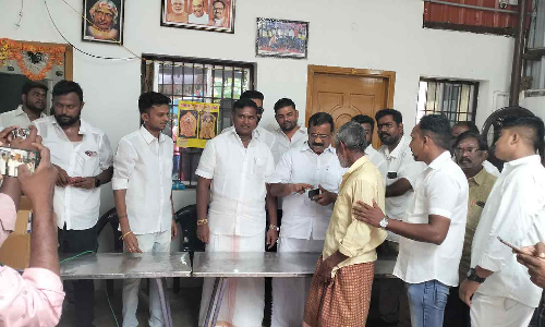 300 பயனாளிகளுக்கு மூக்கு கண்ணாடிகள்