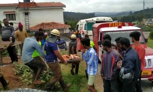 வீட்டின் உரிமையாளர், ஒப்பந்ததாரர் மீது வழக்கு