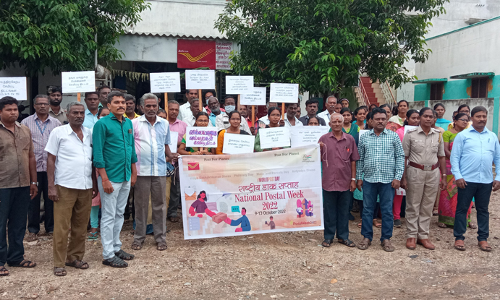 அஞ்சலக ஊழியர்கள் பதாகைகள் ஏந்தி விழிப்புணர்வு பேரணி