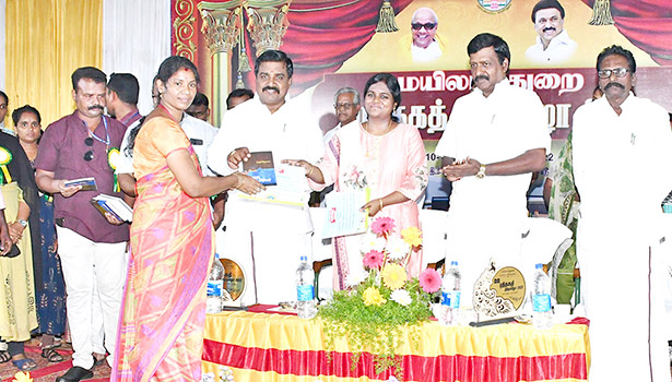 மயிலாடுதுறையில் புத்தகத் திருவிழா மயிலாடுதுறையில் புத்தகத் திருவிழா