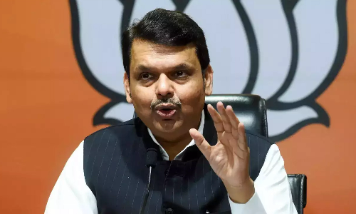 தாங்கள் பலவீனமாக இருப்பது உத்தவ் தாக்கரே அணிக்கு தெரியும்: தேவேந்திர பட்னாவிஸ் விமர்சனம்