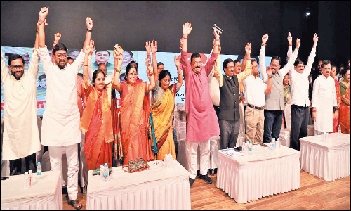 சிவசேனா பீனிக்ஸ் பறவை போல எழுச்சி பெறும்: உத்தவ் அணி எம்.எல்.ஏ. பேச்சு