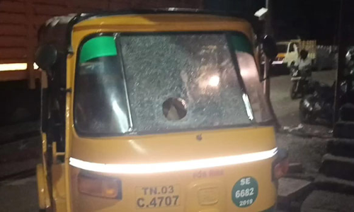 ஆலந்தூரில் 25 ரவுடிகள் திரண்டு பெட்ரோல் குண்டு வீச்சு- 3 பேருக்கு அரிவாள் வெட்டு