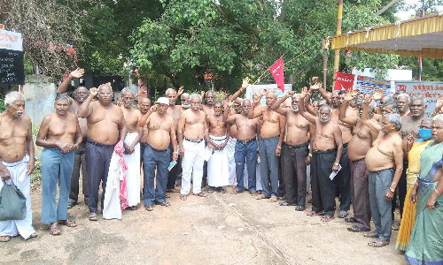 மின்வாரிய ஓய்வூதியர்கள் அரைநிர்வாண போராட்டம்