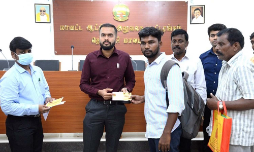 தென்காசியில்  கருணை அடிப்படையில்  4 பேருக்கு பணி நியமன ஆணை-  கலெக்டர் ஆகாஷ் வழங்கினார்