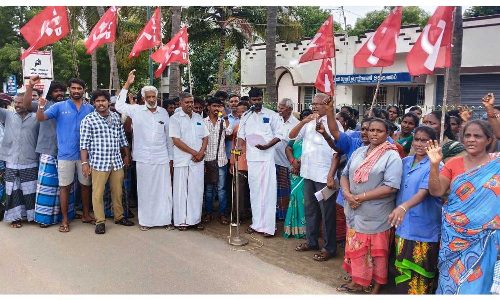 உள்ளாட்சி தொழிலாளர்கள் சங்க ஆர்ப்பாட்டம்