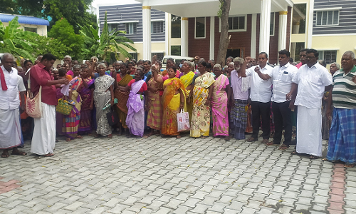 தினக்கூலி ரூ.300 வழங்க வலியுறுத்தி ஆர்ப்பாட்டம்