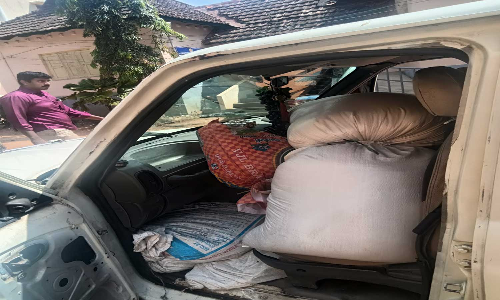 தக்கலை அருகே சொகுசு காரில் கடத்திய 2 டன் ரேஷன் அரிசி பறிமுதல்